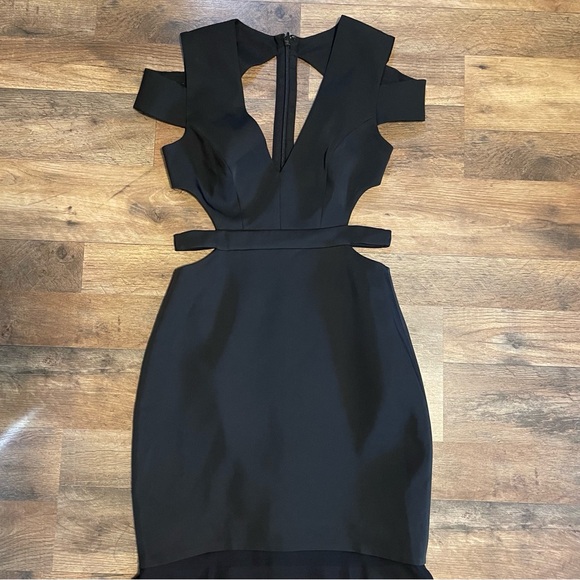 BCBGMaxAzria | Ava Cold Shoulder Cut-Out Full Length Formal Dress - Picture 6 of 13